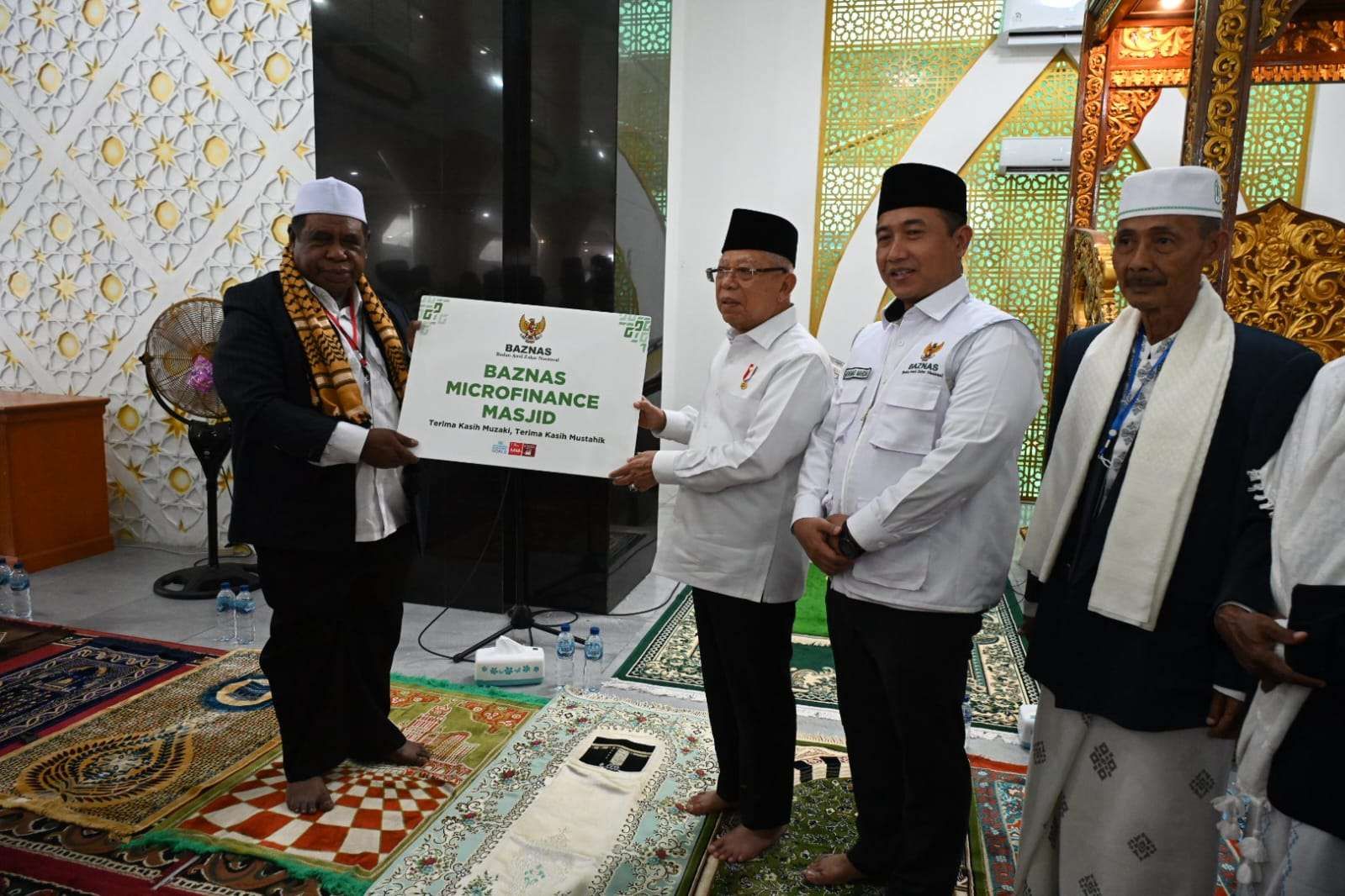 Wapres Serahkan Bantuan BAZNAS Microfinance Masjid Di Kabupaten Fakfak